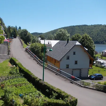 Le Beau * Chambon-sur-Lac